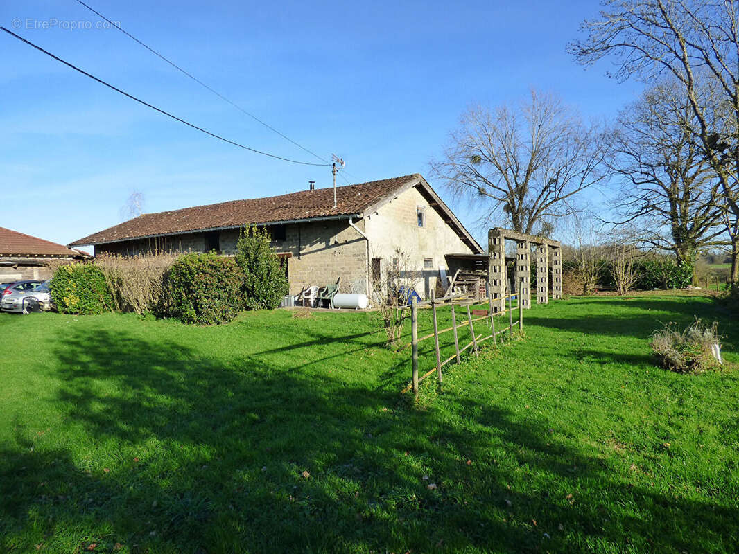 Maison à SAINT-TRIVIER-DE-COURTES