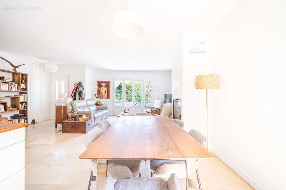 Hyeres - elegante villa de plain-pied renovee avec soin - photo 4