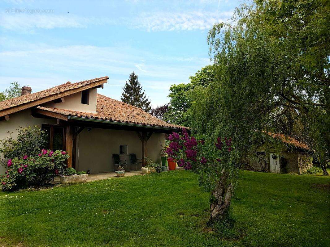 Maison à CHANOZ-CHATENAY