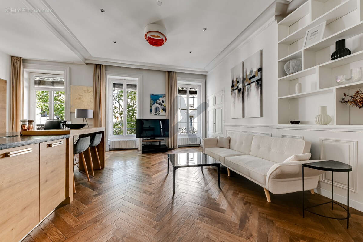 TÊTE D'OR / MASSÉNA  Appartement avec 3 chambres et un balcon en étage - photo 6