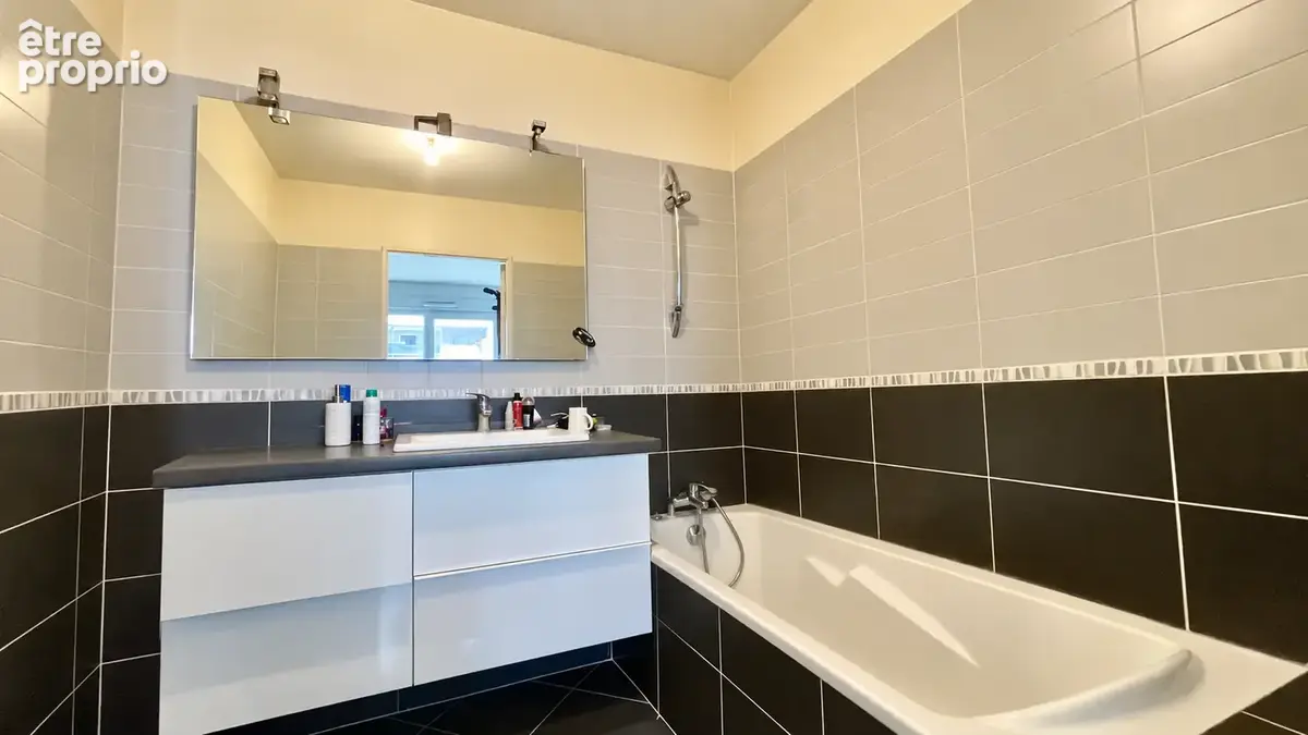 T2 de 40 m2 avec terrasse et garage   Idéal investissement / pied-a-terre / premier achat. - photo 6