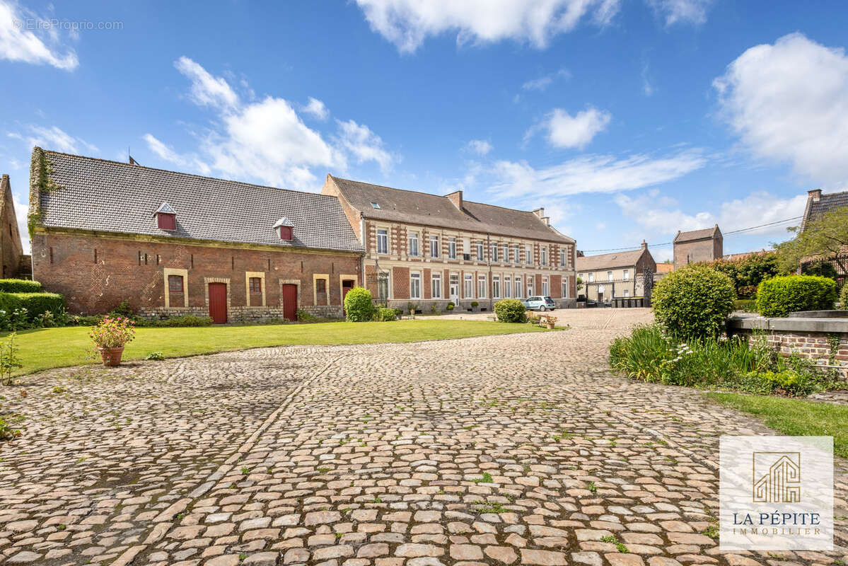 Domaine historique avec revenus locatifs immédiats et potentiel exceptionnel - photo 3