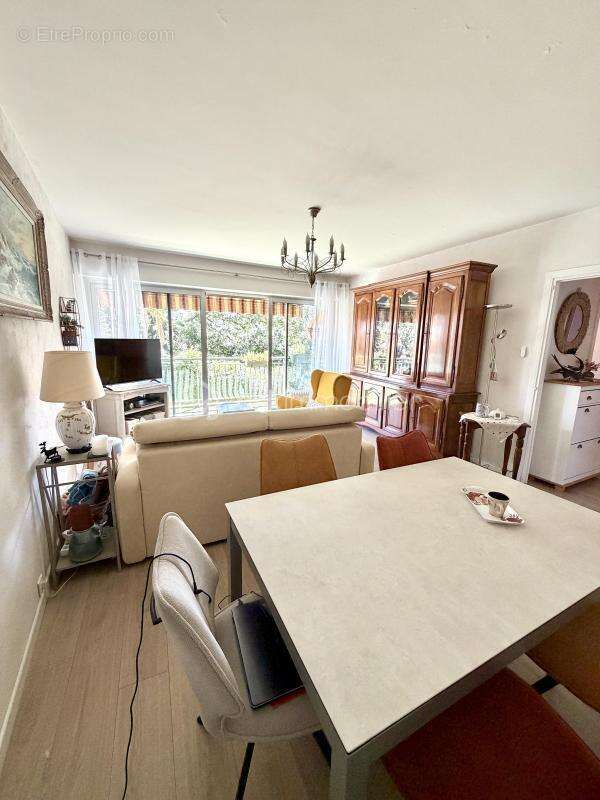 Appartement à SIX-FOURS-LES-PLAGES
