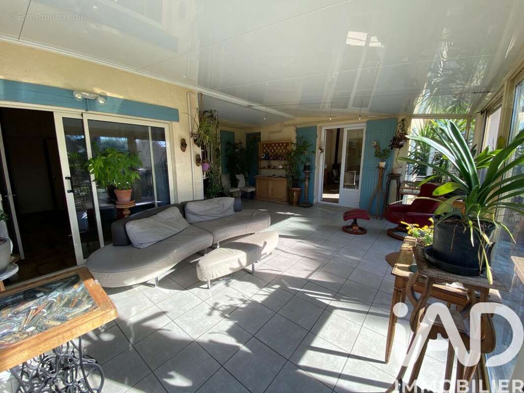 Maison 212 m² à Bedarrides  - photo 7