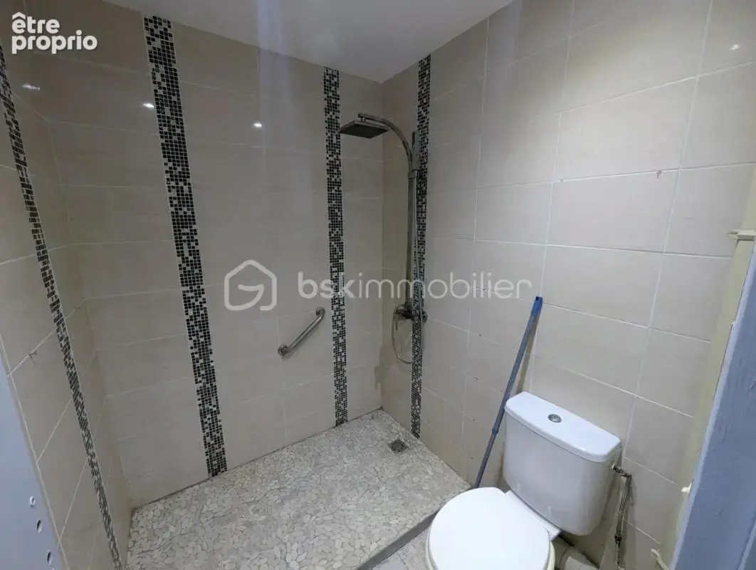 Appartement 44m² environ situé au centre ville de FOUGERES 35300 - photo 6