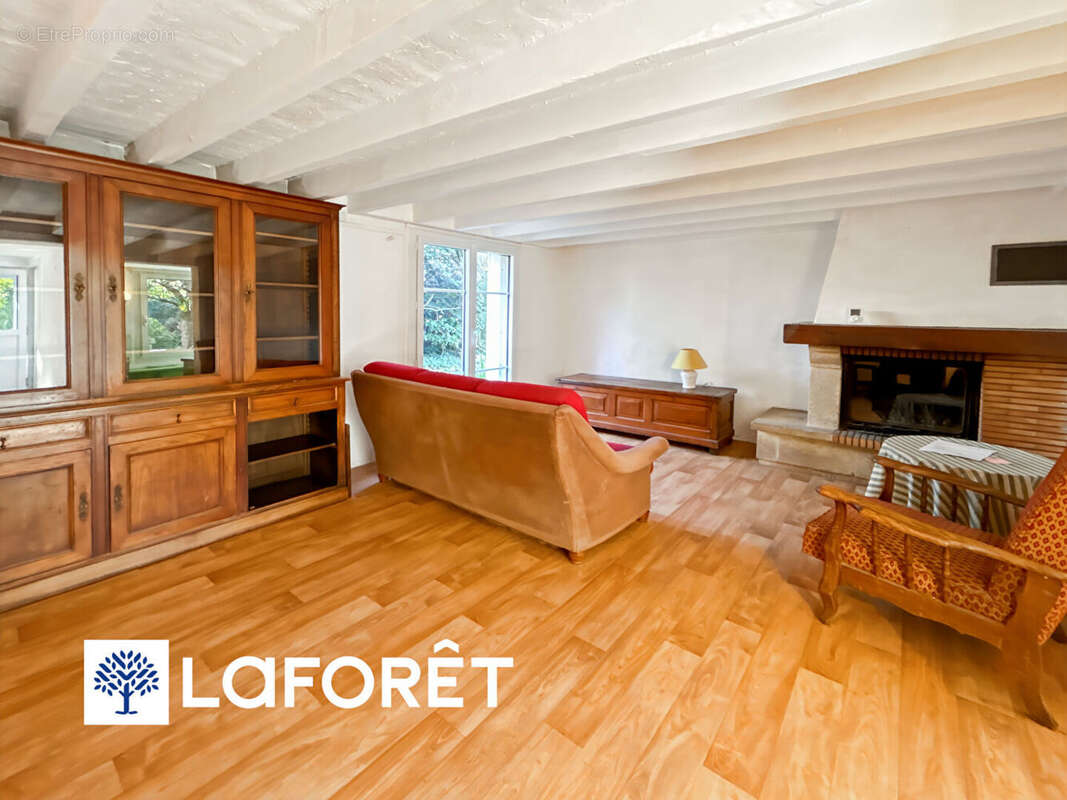 Maison à SAINTE-GENEVIEVE-DES-BOIS