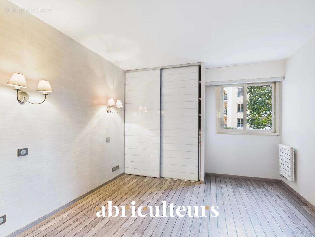Élégant appartement rénové - 4 Pièces - Terrasse - 84m² - Vue mer panoramique - Juan-les-Pins - photo 14