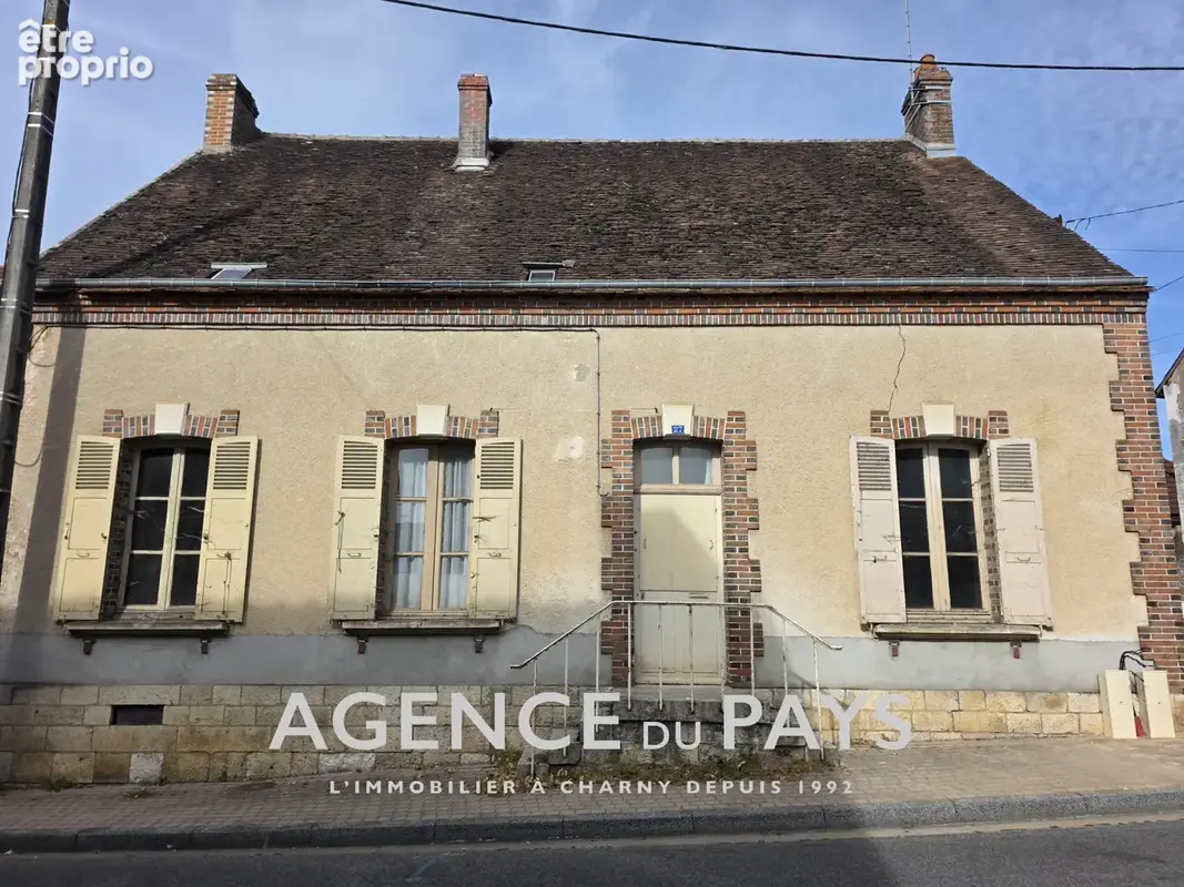 Photo Maison à Saint-Maurice-Sur-Aveyron au prix de 33 000€