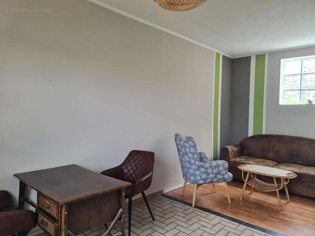 Photo 2 - Commerce à SAINT-GOBAIN