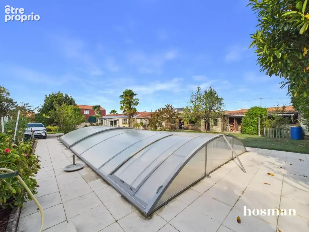 Propriété de 2 maisons (200m² et 73m²) avec piscine et jardin sur une parcelle de 2219m² - Saint-Julien-de-Concelles - photo 12