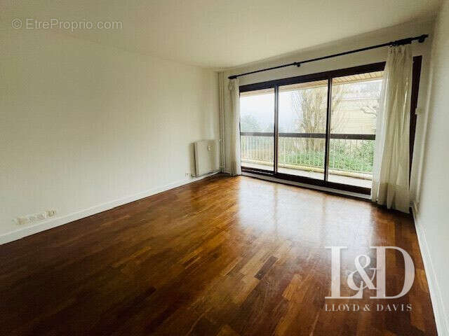 Séjour 23m2 - Appartement à VILLE-D&#039;AVRAY