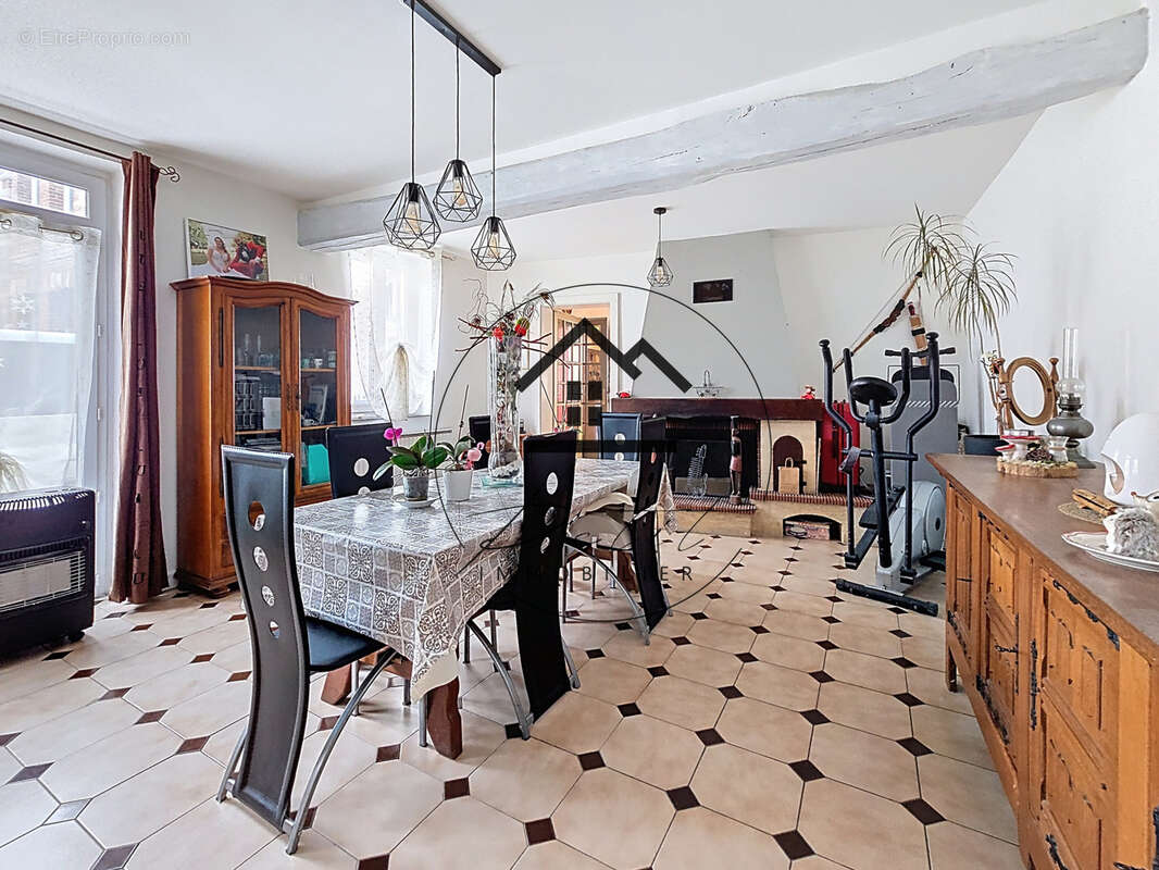 Maison à LACHAPELLE-SAINT-PIERRE