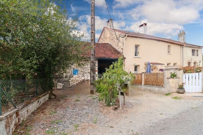 Maison à MAGNAC-LAVAL