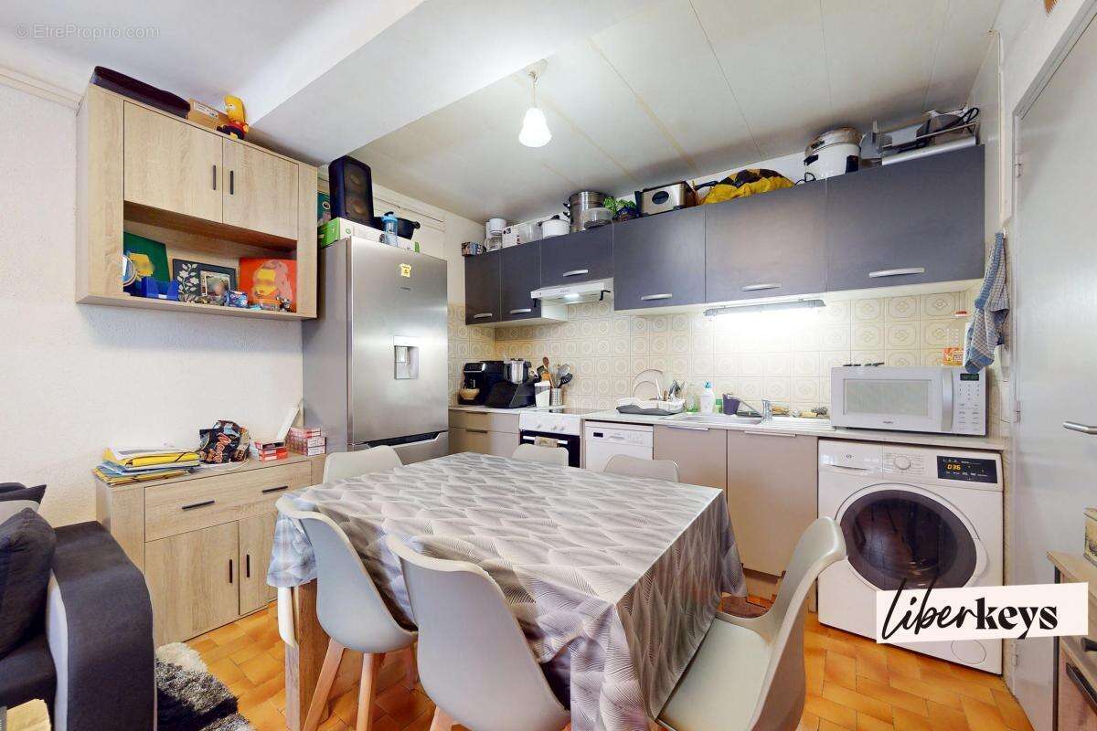 Maison à SAINT-LAURENT-DE-LA-SALANQUE