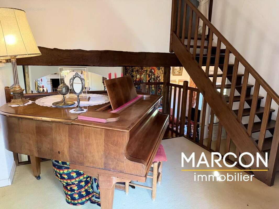 Maison à LA CELLE-DUNOISE