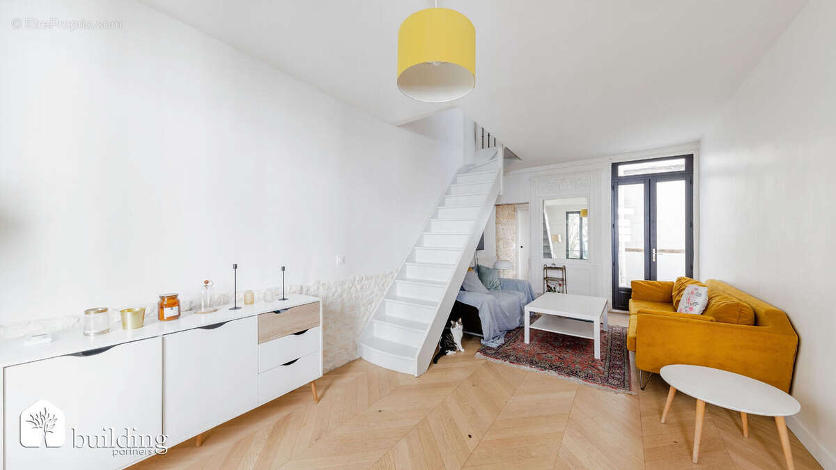 À vendre - Levallois-Perret Parc des 5 Continents - Maison ancienne rénovée avec terrasses de 139 m² - photo 4