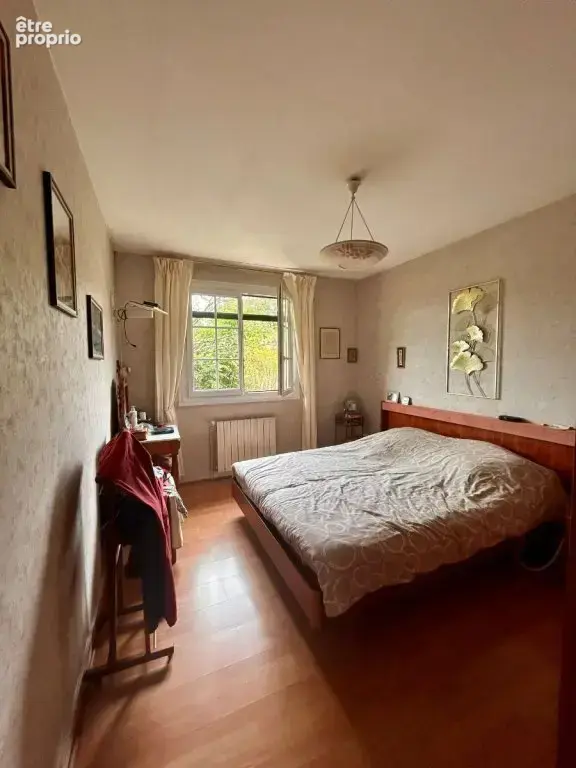 MAISON CONTEMPORAINE - 8 pièces  - dépendances - bassin - mare - terrain clos 1493 m2 - photo 9
