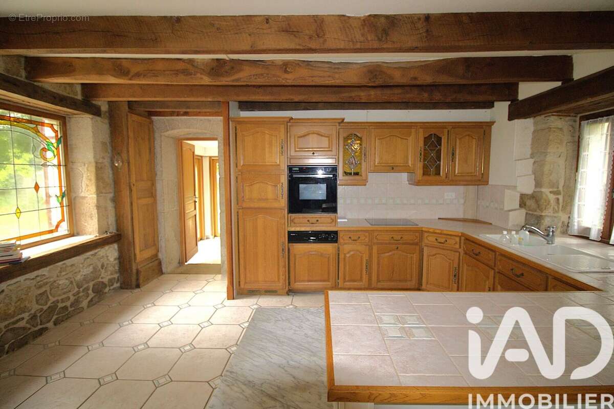 Maison 154 m² à Saint-Pardoux-Morterolles  - photo 8