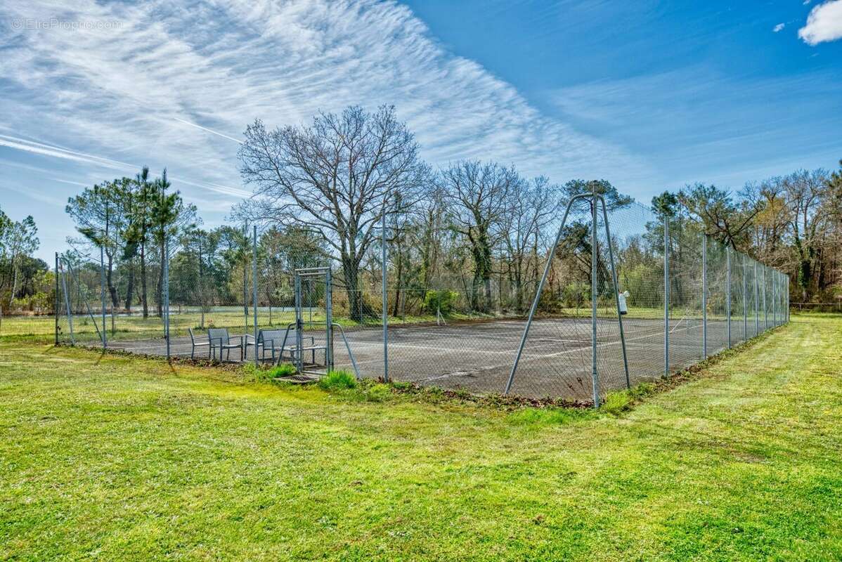 Terrain de tennis - Appartement à NAUJAC-SUR-MER
