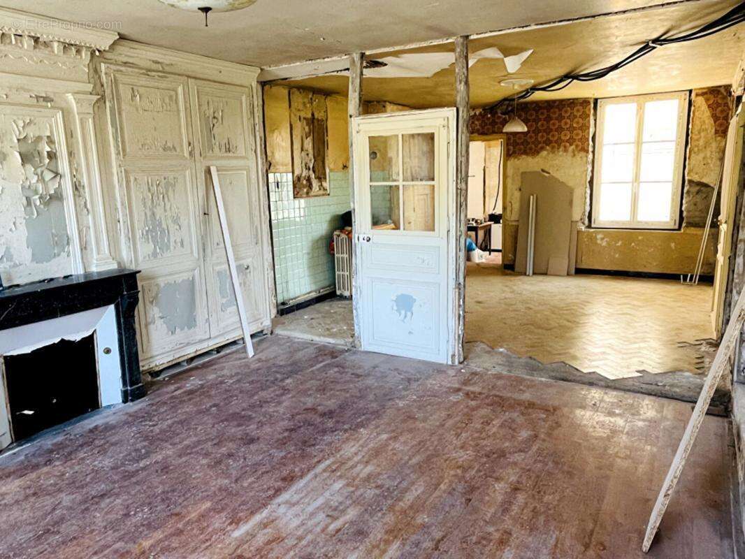 Maison à LES GRANDES-CHAPELLES