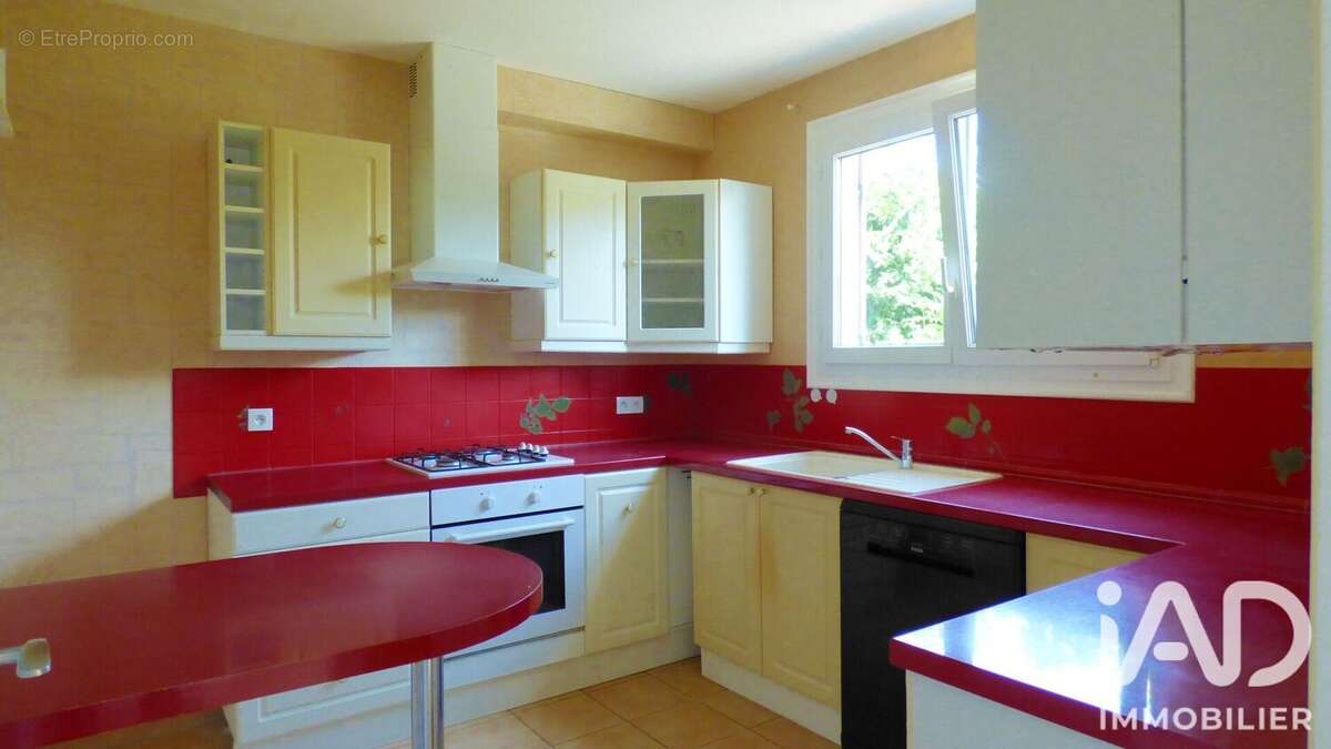 Maison 92 m² à Saint-Clement  - photo 4