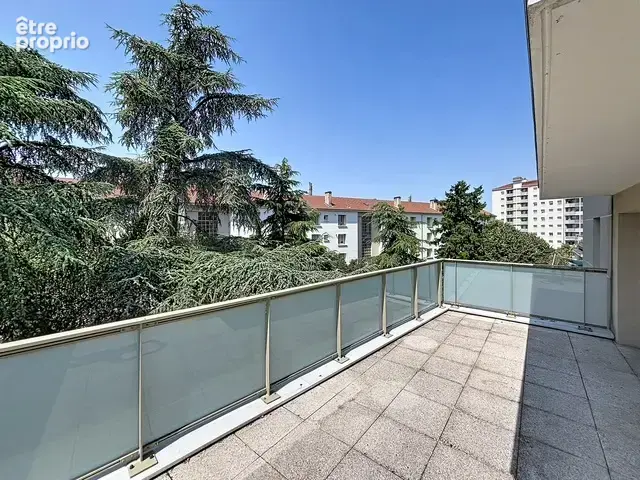 T2 de 44 M2 avec terrasse de 22 M2 étage élevé 69100 Villeurbanne - photo 2