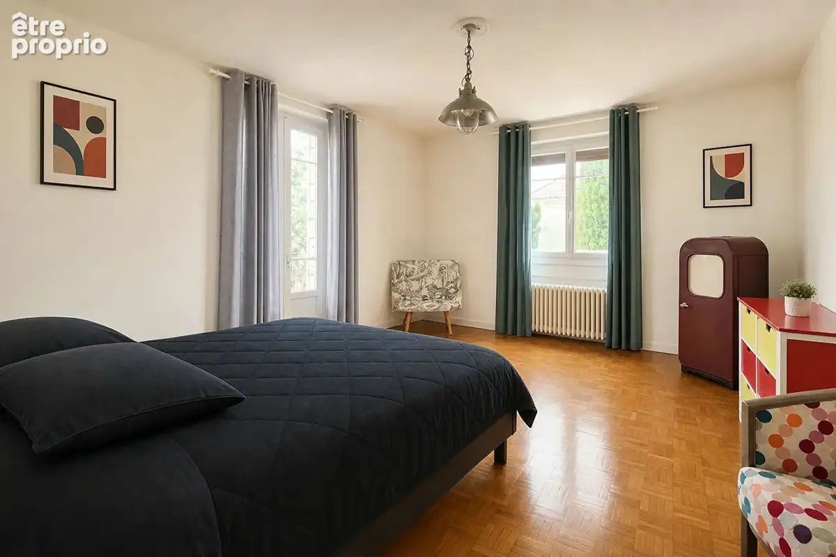 Cette grande maison individuelle de 6 pièces et d'environ 200m2 habitables offre un cadre de vie rare à Villeneuve-sur-Lot, avec - photo 11
