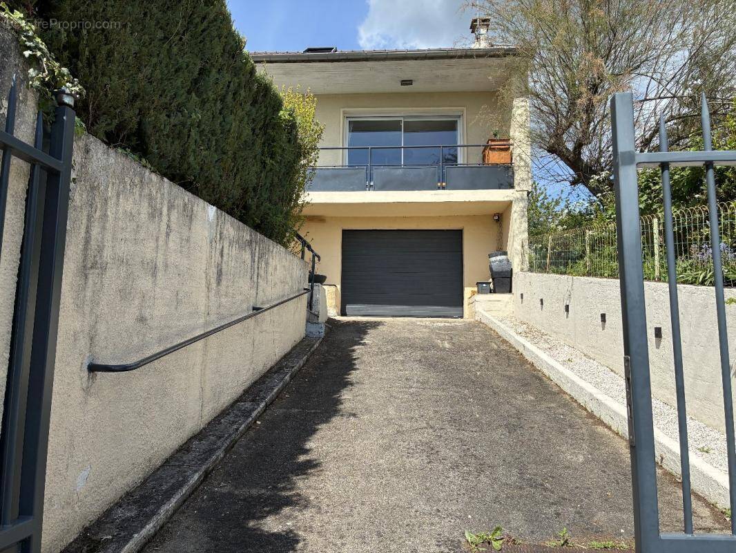 Maison à JUZIERS