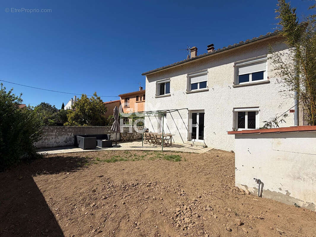 Maison à PEZILLA-LA-RIVIERE