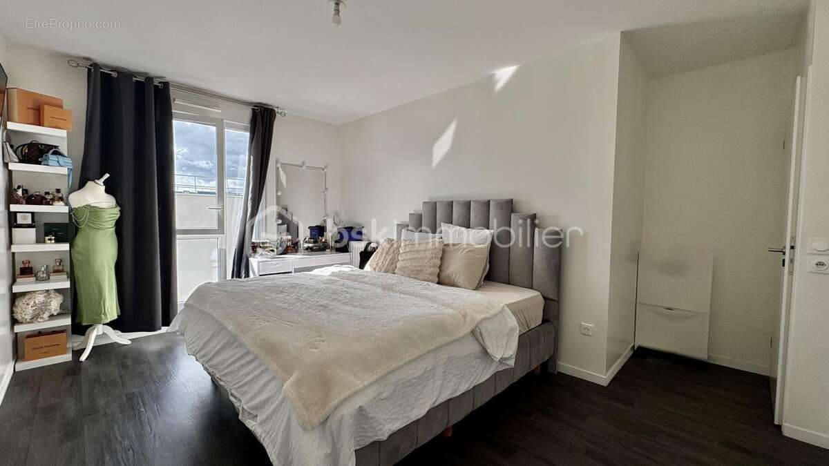 Appartement à LES PAVILLONS-SOUS-BOIS