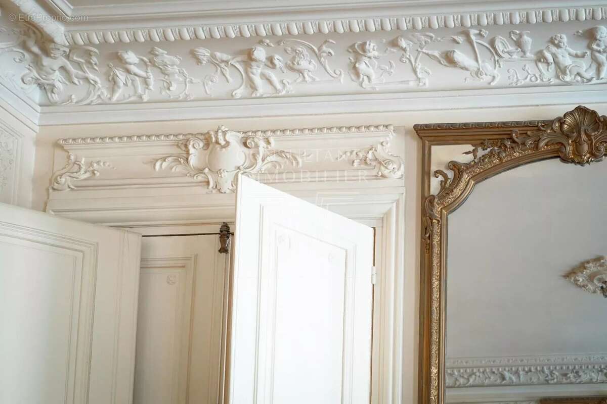 Appartement à PARIS-8E