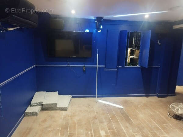 Commerce à PARIS-6E