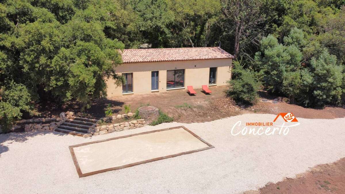 Autre à ROQUEBRUNE-SUR-ARGENS