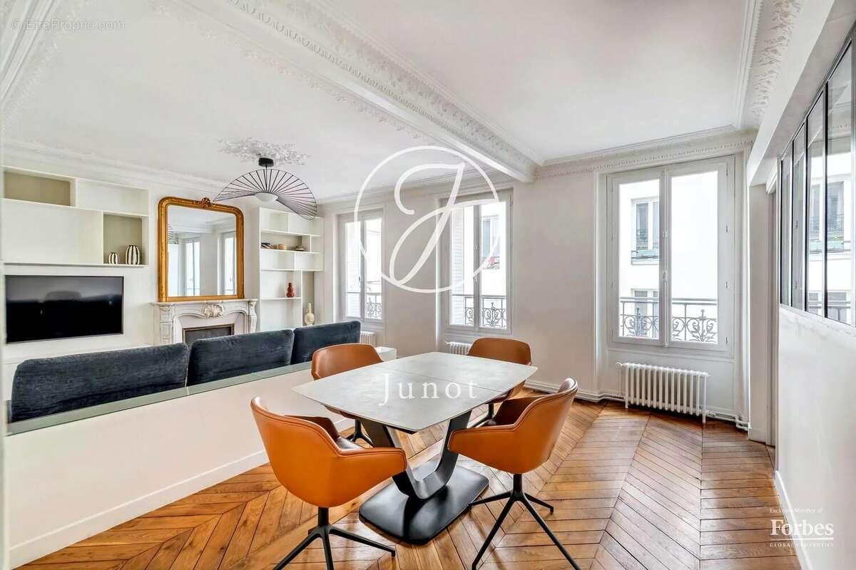 Appartement à PARIS-17E