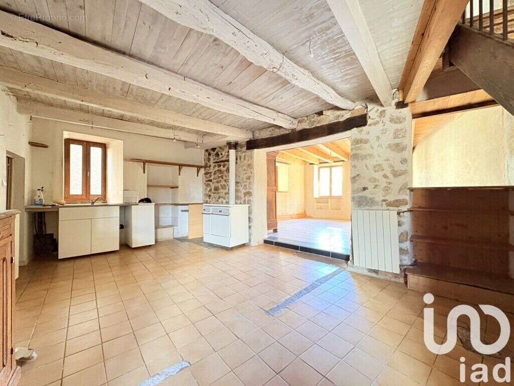 Maison 135 m² à Colombier-Le-Jeune  - photo 5