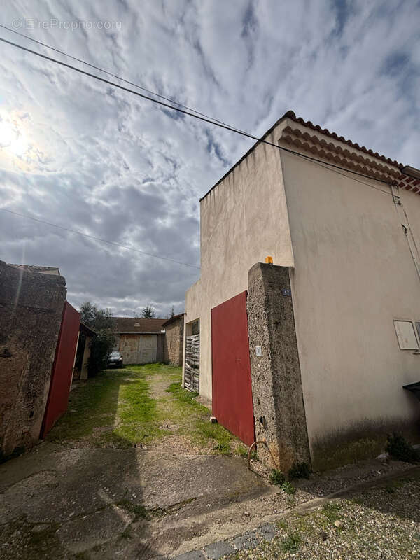 Parking à MARAUSSAN