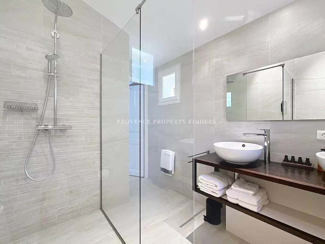 Maison à ENTRECASTEAUX