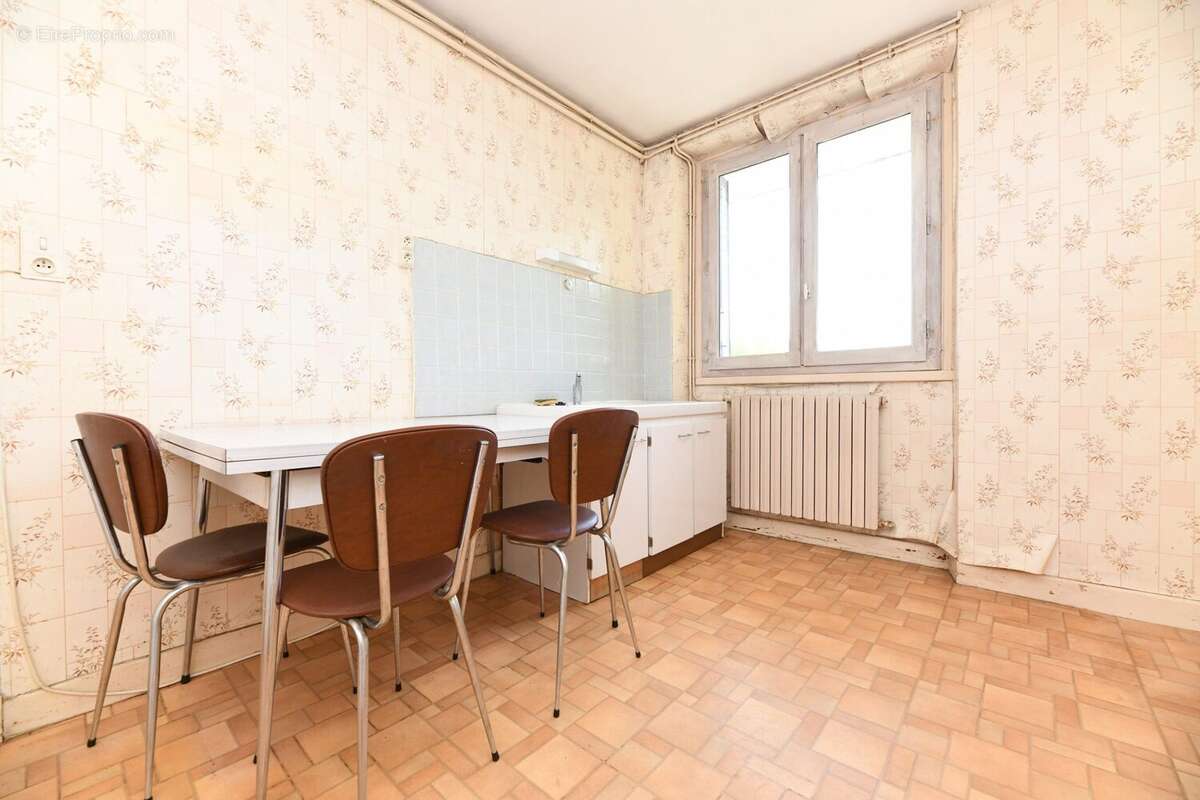Maison 110 m² à Pleaux  - photo 9