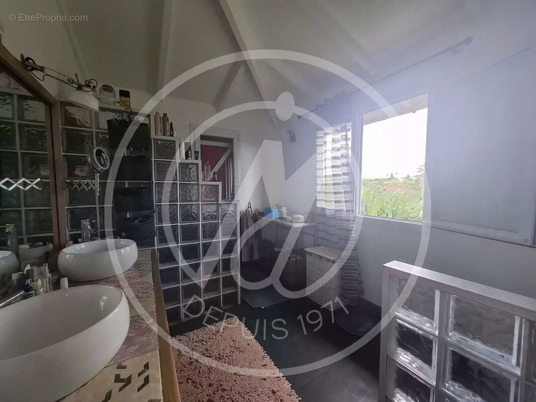 Maison à PETIT-BOURG