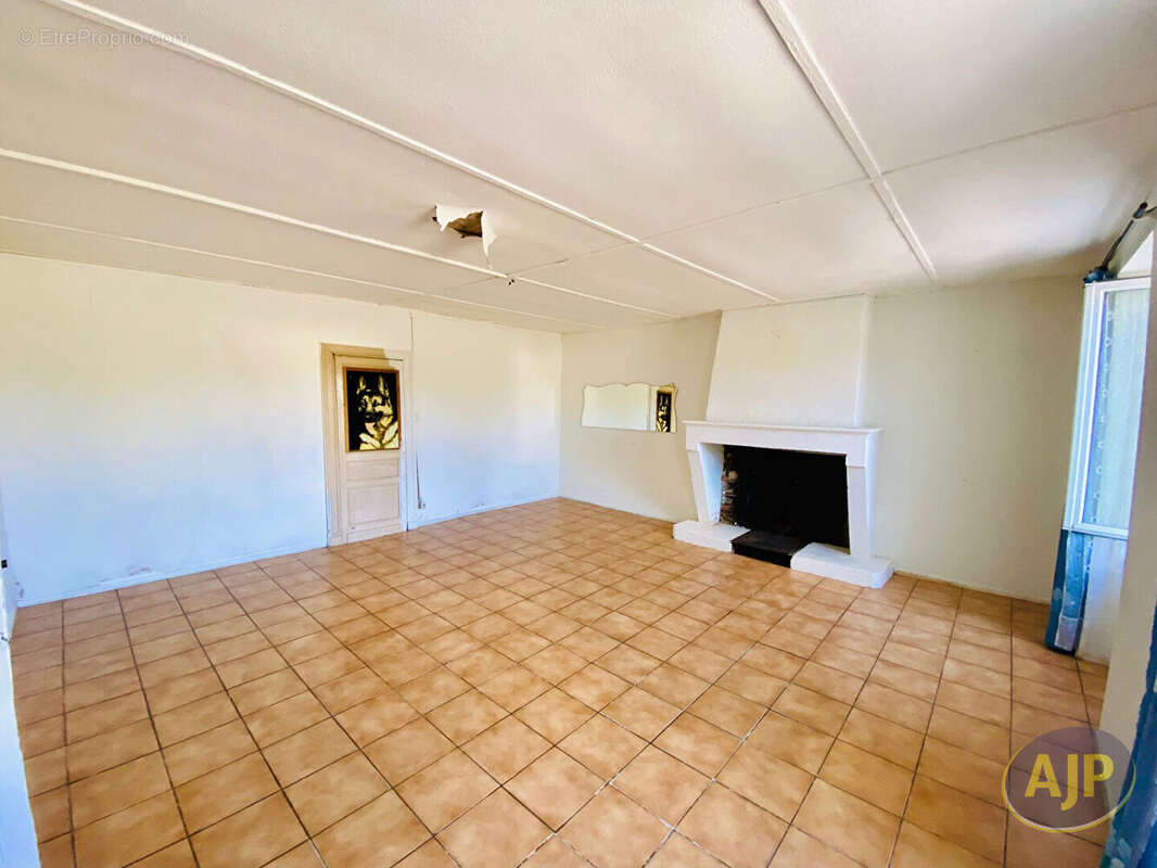 Maison à SAINT-GERMAIN-D'ESTEUIL