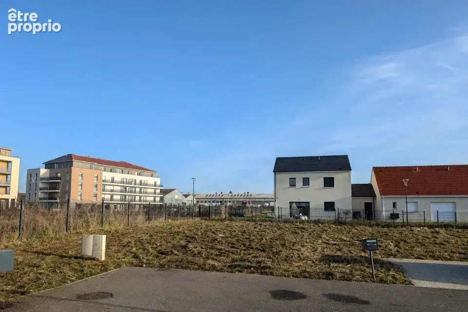Terrain à LUCE