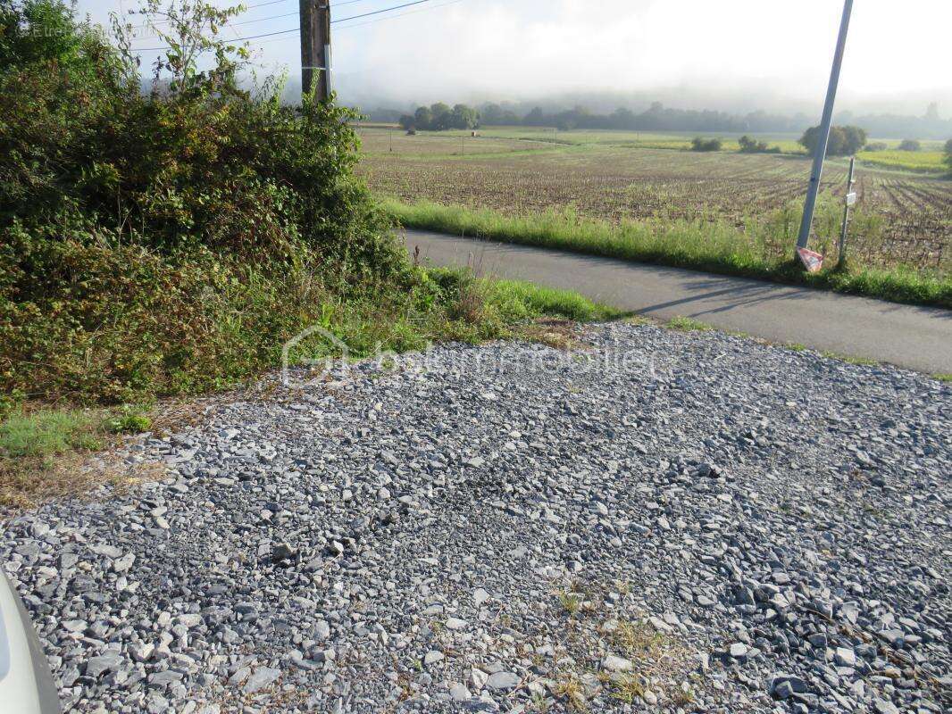 Terrain constructible de 6038 m² au calme vue dominante - photo 4