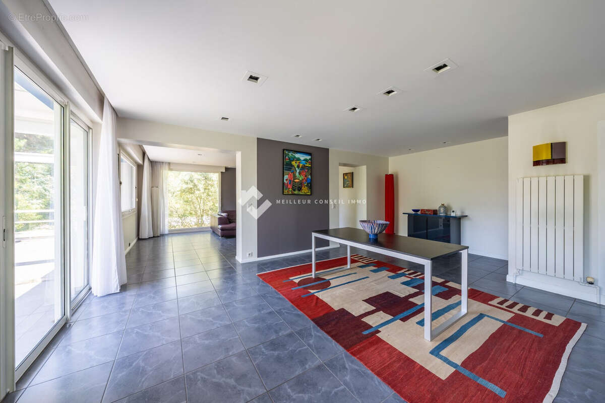 Maison 259 m² à Dammarie-Les-Lys  - photo 7