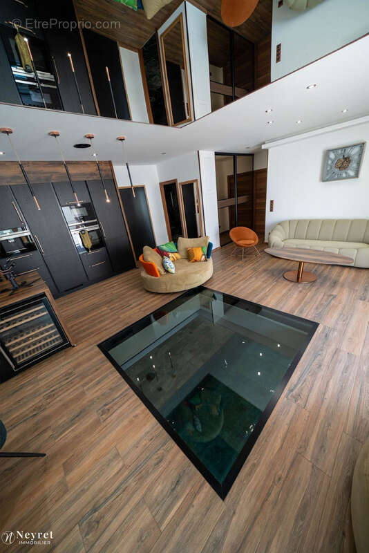 Appartement à SAINT-PRIEST-EN-JAREZ