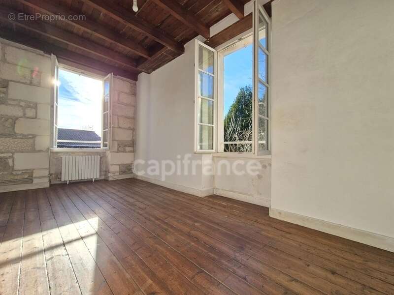 Maison à BUSSAC-SUR-CHARENTE