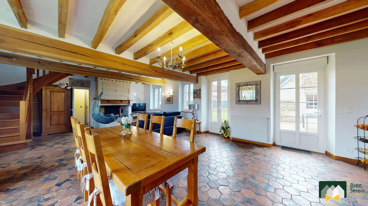 Pièce de vie  - Maison à FONTAINE-SIMON
