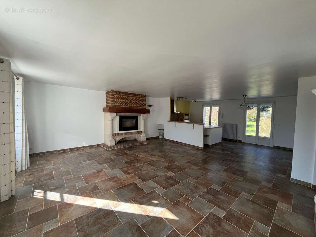 A vendre - Belle maison familiale à fort potentiel de 8 pièces 6 chambres à Maffliers - photo 4