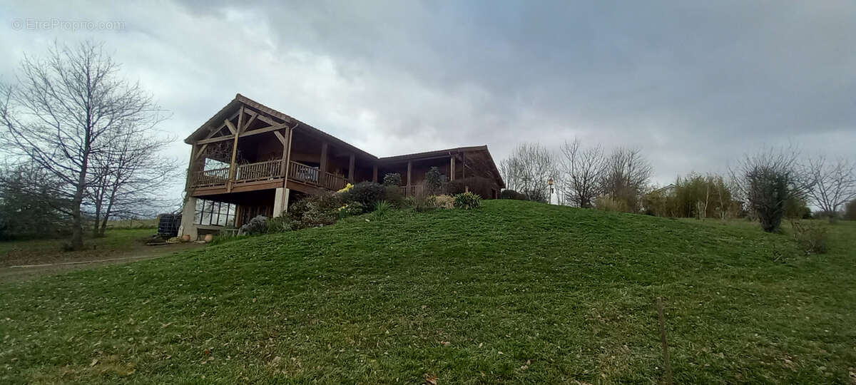 Maison à LABATUT-RIVIERE
