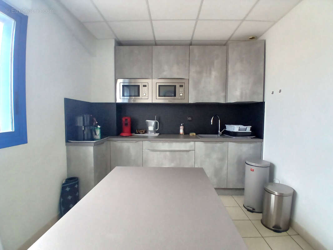 Commerce à AIGUES-MORTES