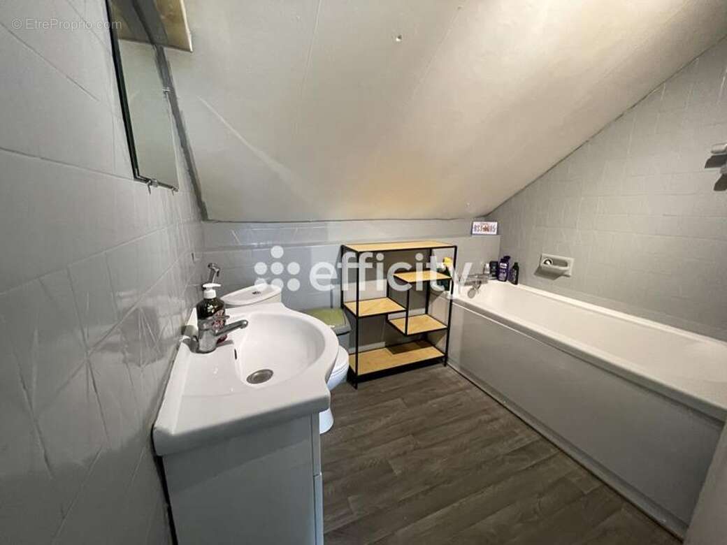 Maison à SAINT-PIERRE-LES-NEMOURS